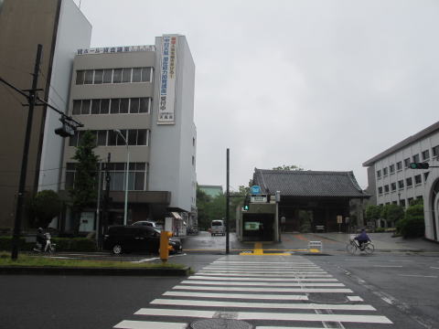 天風会館（右が護国寺）