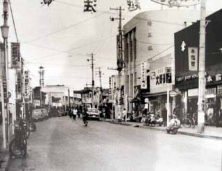 昭和30年代の銀座通り（「所沢ふるさと散歩」より）