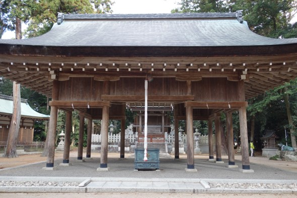 正面から見た金大城神社拝殿