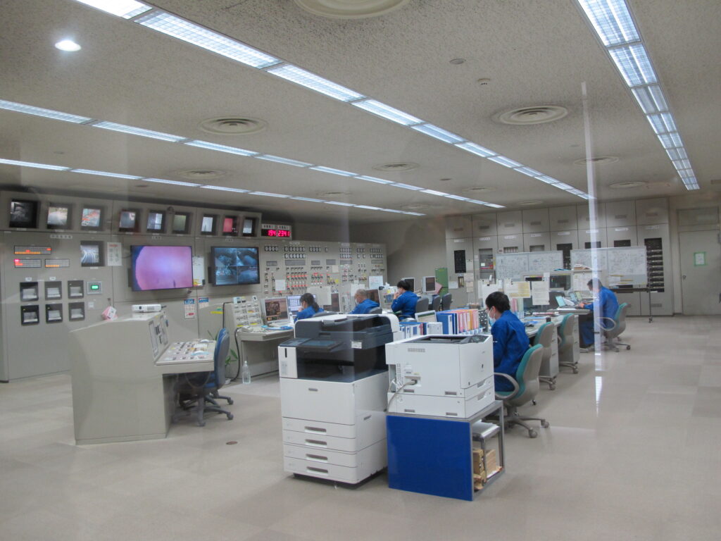 豊島清掃工場中央制御室