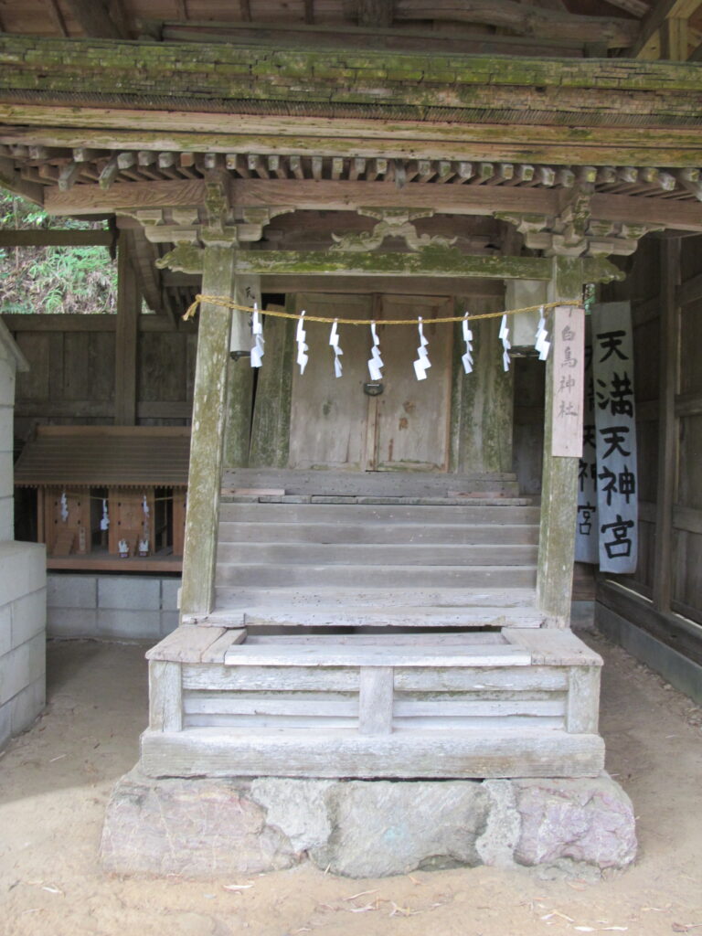 白鳥神社本殿