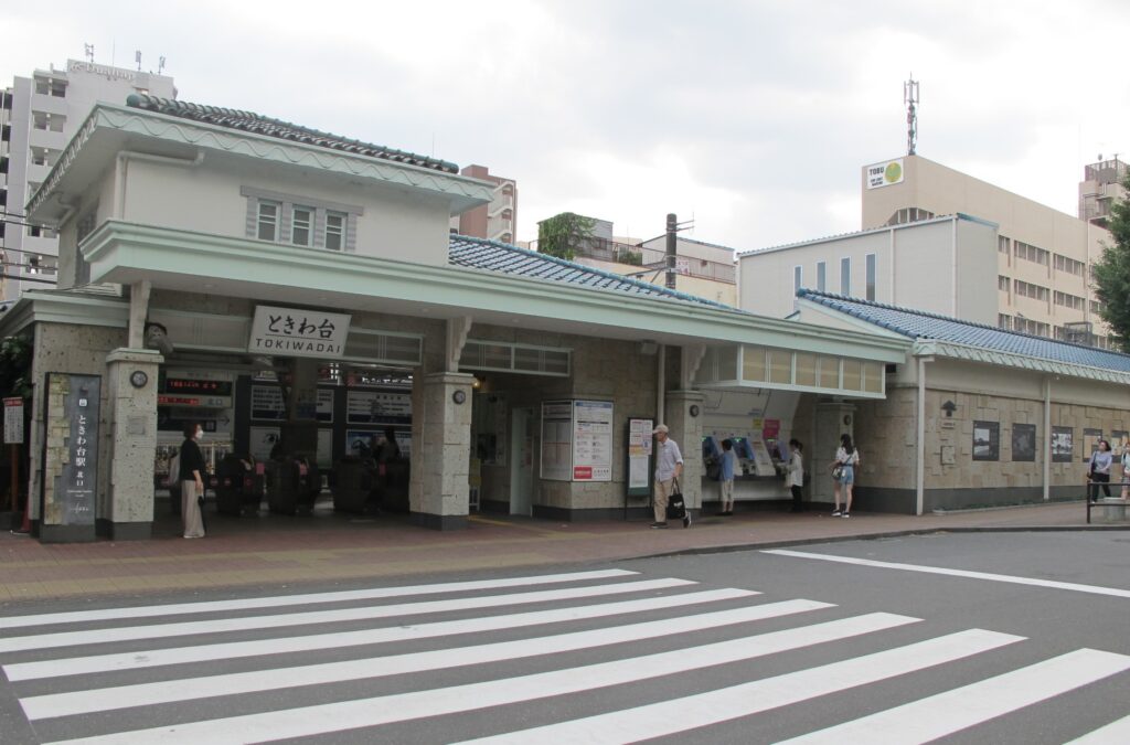 ときわ台駅舎