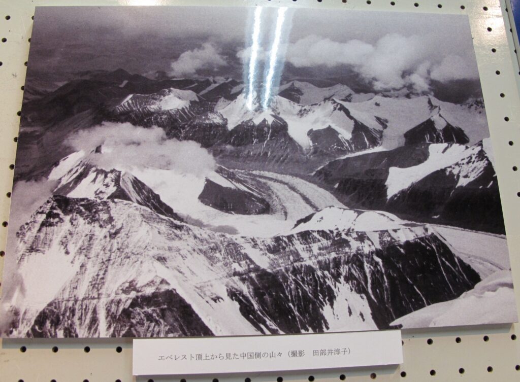 頂上から見る中国側の山々（田部井さん撮影）