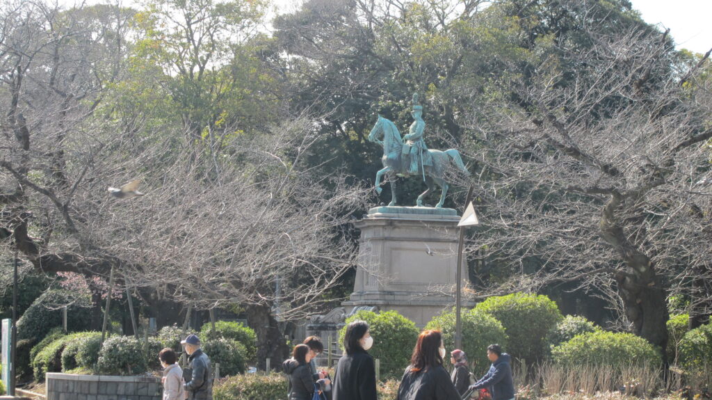 小松宮彰仁親王像