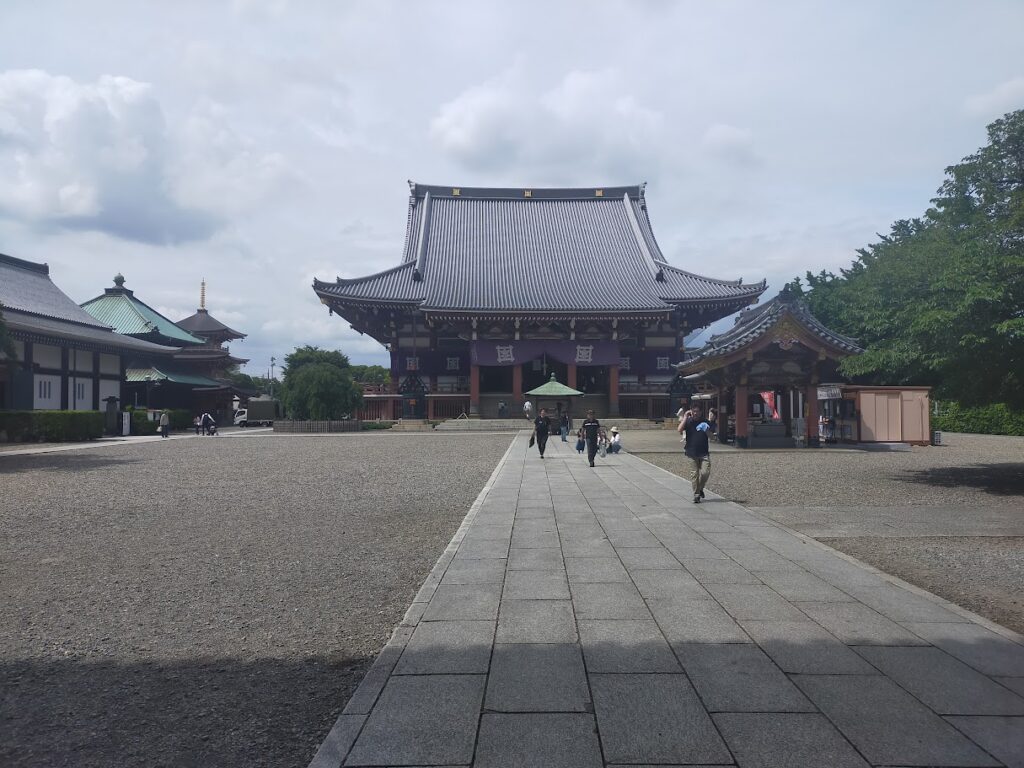 「未完の龍」の天井画のある池上本門寺大堂