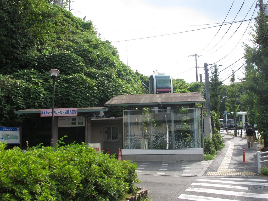 飛鳥山に上るモノレール